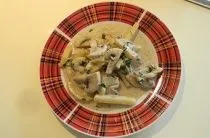 Курка в клярі на сковороді