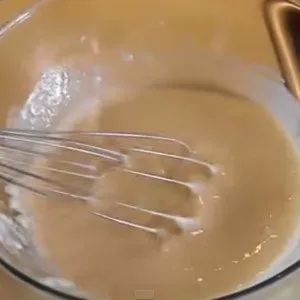 Курка в клярі на сковороді