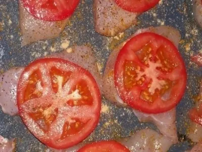 Куряче філе під сиром з помідорами (курка) Куряче філе під сиром з помідорами