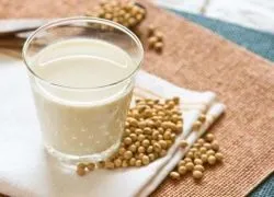 Соєве молоко - користь і шкода (користь) Соєве молоко - користь і шкода