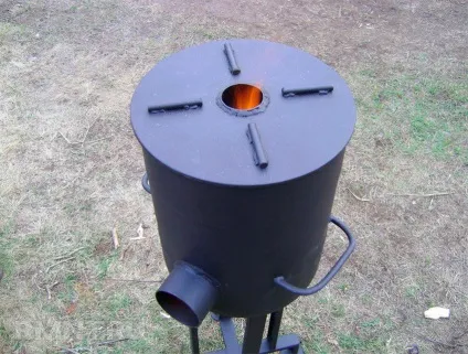 Дивні і просто незвичайні саморобні дров'яні печі та пальники (найменша піч) Дивні і просто незвичайні саморобні дров'яні печі та пальники