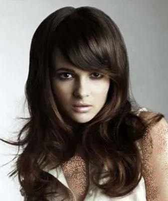 Стрижки з косою чубчиком, фото зачісок з косими чубчиками і асиметричних стрижок з чубчиками (косою) Стрижки з косою чубчиком, фото зачісок з косими чубчиками і асиметричних стрижок з чубчиками
