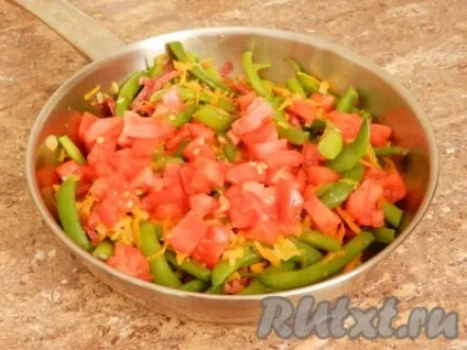 Стручкова квасоля, тушкована з овочами - рецепт з фото