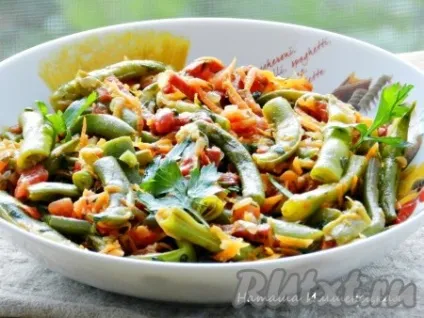 Стручкова квасоля, тушкована з овочами - рецепт з фото