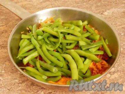 Стручкова квасоля, тушкована з овочами - рецепт з фото