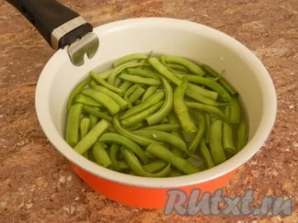 Стручкова квасоля, тушкована з овочами - рецепт з фото