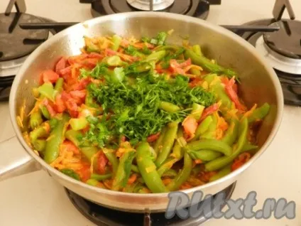Стручкова квасоля, тушкована з овочами - рецепт з фото