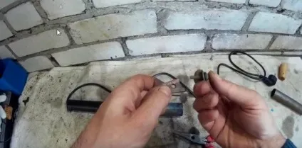 Схема виготовлення регрувера для нарізки протектора своїми руками (з паяльника або вижигателя), (схема) Схема виготовлення регрувера для нарізки протектора своїми руками (з паяльника або вижигателя),