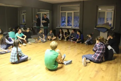 Свою справу танцювальна студія muzzzone, the vladivostok room (muzzzone) Свою справу танцювальна студія muzzzone, the vladivostok room