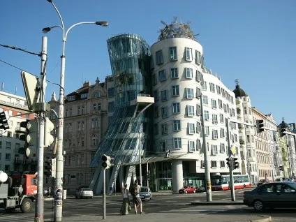 Танцюючий будинок (прага, Чехія)