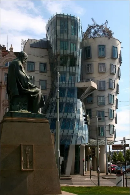 Танцюючий будинок (прага, Чехія)