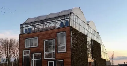 Теплиця на даху будинку з вікон на гаражі, на приватній будівлі, фото як зробити на сараї і на бані, (гаражі) Теплиця на даху будинку з вікон на гаражі, на приватній будівлі, фото як зробити на сараї і на бані,