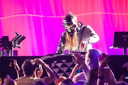 Топ 13-ти найприкольніших діджейських масок, smile radio (масок) Топ 13-ти найприкольніших діджейських масок, smile radio