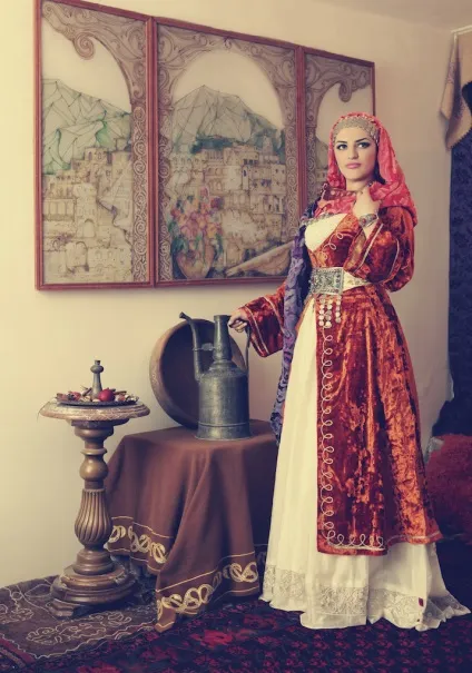 Традиційні національні сукні наречених різних народів Дагестану (Дагестан) Традиційні національні сукні наречених різних народів Дагестану