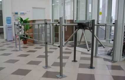 Турнікети в школах в наявності монтаж (шириною проходу менше) Турнікети в школах в наявності монтаж