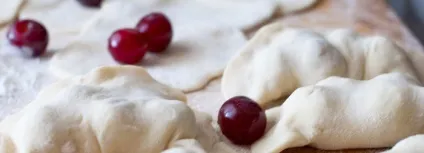 Вареники з вишнею - покрокові рецепти приготування з фото (приготування) Вареники з вишнею - покрокові рецепти приготування з фото