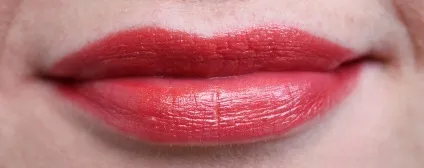Зволожуюча губна помада люкс luxe avon (помада) Зволожуюча губна помада люкс luxe avon