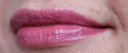 Зволожуюча губна помада люкс luxe avon (avon) Зволожуюча губна помада люкс luxe avon