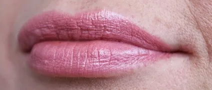 Зволожуюча губна помада люкс luxe avon (avon) Зволожуюча губна помада люкс luxe avon