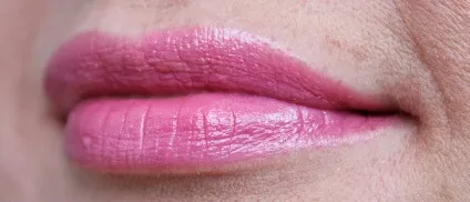 Зволожуюча губна помада люкс luxe avon (avon) Зволожуюча губна помада люкс luxe avon
