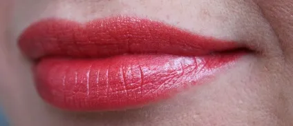 Зволожуюча губна помада люкс luxe avon (люкс) Зволожуюча губна помада люкс luxe avon