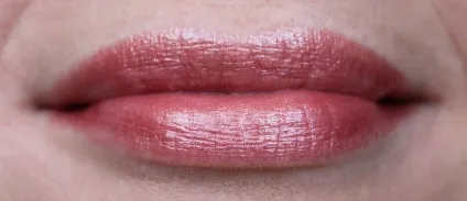 Зволожуюча губна помада люкс luxe avon (помада) Зволожуюча губна помада люкс luxe avon
