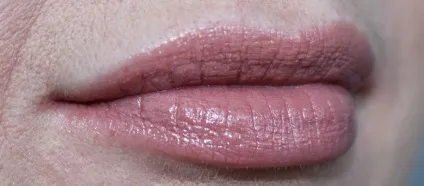 Зволожуюча губна помада люкс luxe avon (люкс) Зволожуюча губна помада люкс luxe avon