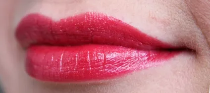 Зволожуюча губна помада люкс luxe avon (avon) Зволожуюча губна помада люкс luxe avon