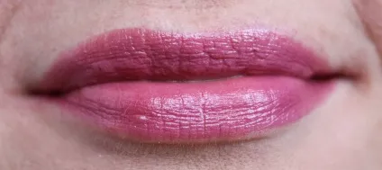 Зволожуюча губна помада люкс luxe avon (помада) Зволожуюча губна помада люкс luxe avon