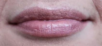 Зволожуюча губна помада люкс luxe avon (luxe) Зволожуюча губна помада люкс luxe avon