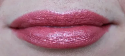 Зволожуюча губна помада люкс luxe avon (помада) Зволожуюча губна помада люкс luxe avon