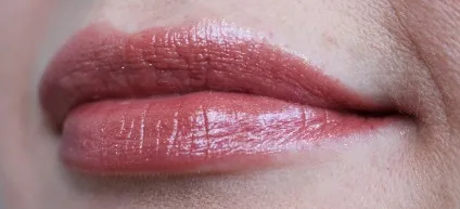 Зволожуюча губна помада люкс luxe avon (люкс) Зволожуюча губна помада люкс luxe avon