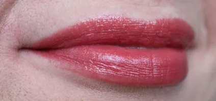 Зволожуюча губна помада люкс luxe avon (люкс) Зволожуюча губна помада люкс luxe avon