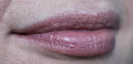 Зволожуюча губна помада люкс luxe avon (luxe) Зволожуюча губна помада люкс luxe avon
