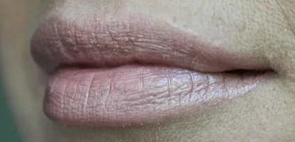 Зволожуюча губна помада люкс luxe avon (luxe) Зволожуюча губна помада люкс luxe avon