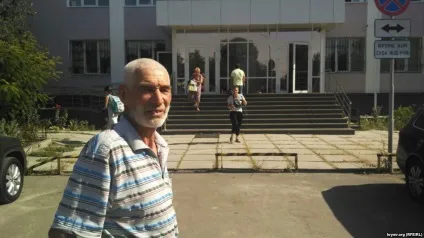 Біля входу на майданчик - Ласточкіна гнізда - встановили турнікети (встановили) Біля входу на майданчик - Ласточкіна гнізда - встановили турнікети