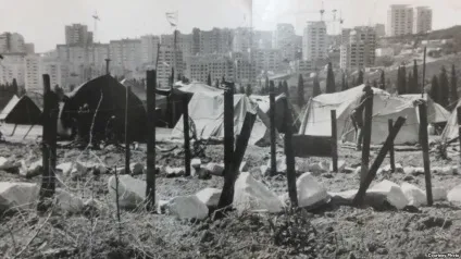 Біля входу на майданчик - Ласточкіна гнізда - встановили турнікети (турнікети) Біля входу на майданчик - Ласточкіна гнізда - встановили турнікети