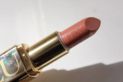 Зволожуюча губна помада люкс luxe avon (помада) Зволожуюча губна помада люкс luxe avon