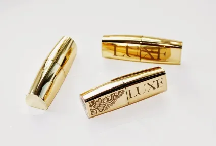 Зволожуюча губна помада люкс luxe avon (люкс) Зволожуюча губна помада люкс luxe avon