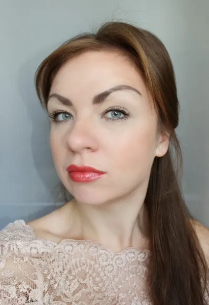 Зволожуюча губна помада люкс luxe avon (avon) Зволожуюча губна помада люкс luxe avon