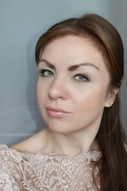 Зволожуюча губна помада люкс luxe avon (avon) Зволожуюча губна помада люкс luxe avon