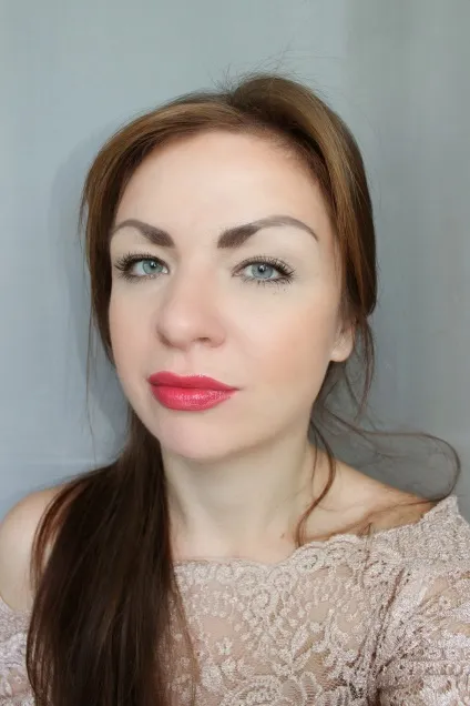 Зволожуюча губна помада люкс luxe avon (помада) Зволожуюча губна помада люкс luxe avon