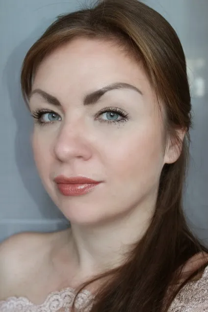 Зволожуюча губна помада люкс luxe avon (люкс) Зволожуюча губна помада люкс luxe avon