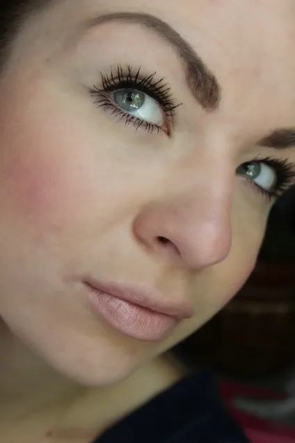 Зволожуюча губна помада люкс luxe avon (avon) Зволожуюча губна помада люкс luxe avon