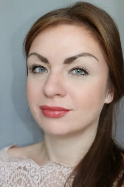 Зволожуюча губна помада люкс luxe avon (помада) Зволожуюча губна помада люкс luxe avon