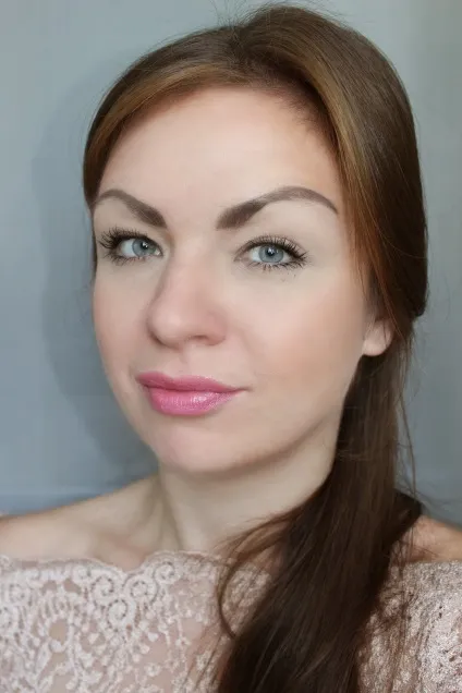 Зволожуюча губна помада люкс luxe avon (помада) Зволожуюча губна помада люкс luxe avon