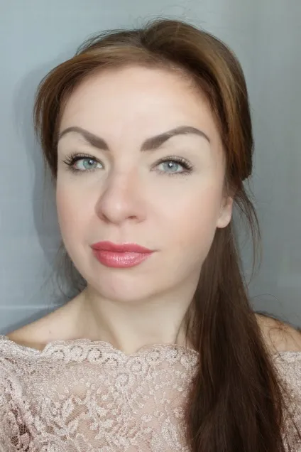 Зволожуюча губна помада люкс luxe avon (люкс) Зволожуюча губна помада люкс luxe avon