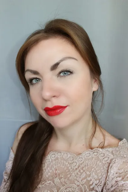 Зволожуюча губна помада люкс luxe avon (люкс) Зволожуюча губна помада люкс luxe avon