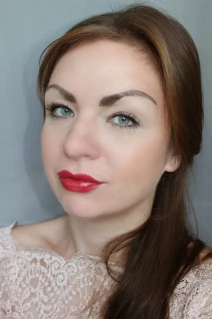 Зволожуюча губна помада люкс luxe avon (luxe) Зволожуюча губна помада люкс luxe avon