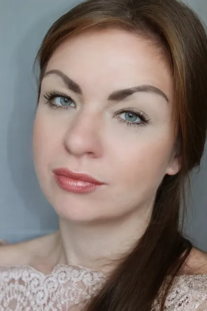 Зволожуюча губна помада люкс luxe avon (люкс) Зволожуюча губна помада люкс luxe avon
